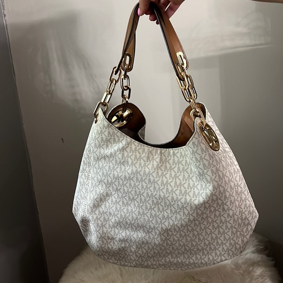 Michael Kors Fulton Vanilla Large Shoulder Tote - Picture 4 of 7